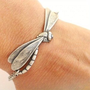 Vintage Boho Dragonfly Bracelet for Women, Alloy Dragonfly Charm with Safety Chain, No Mosaic Design, Versatile for Daily Wear and Vacations, Summer Season Exclusive Jewelry Gift